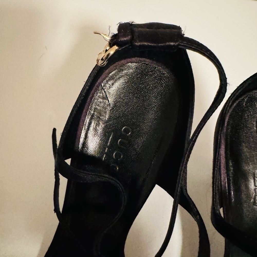 Gucci Black High-Heeled Sandals with T-Strap - Picture 10 of 10